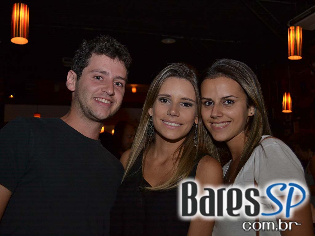 Dona Duda, Augusto Swing e integrantes de outros grupos se apresentaram em noite de samba-rock Dona Duda, Augusto Swing e integrantes de outros grupos se apresentaram em noite de samba-rock